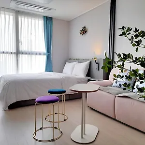  Apartment Wellstay